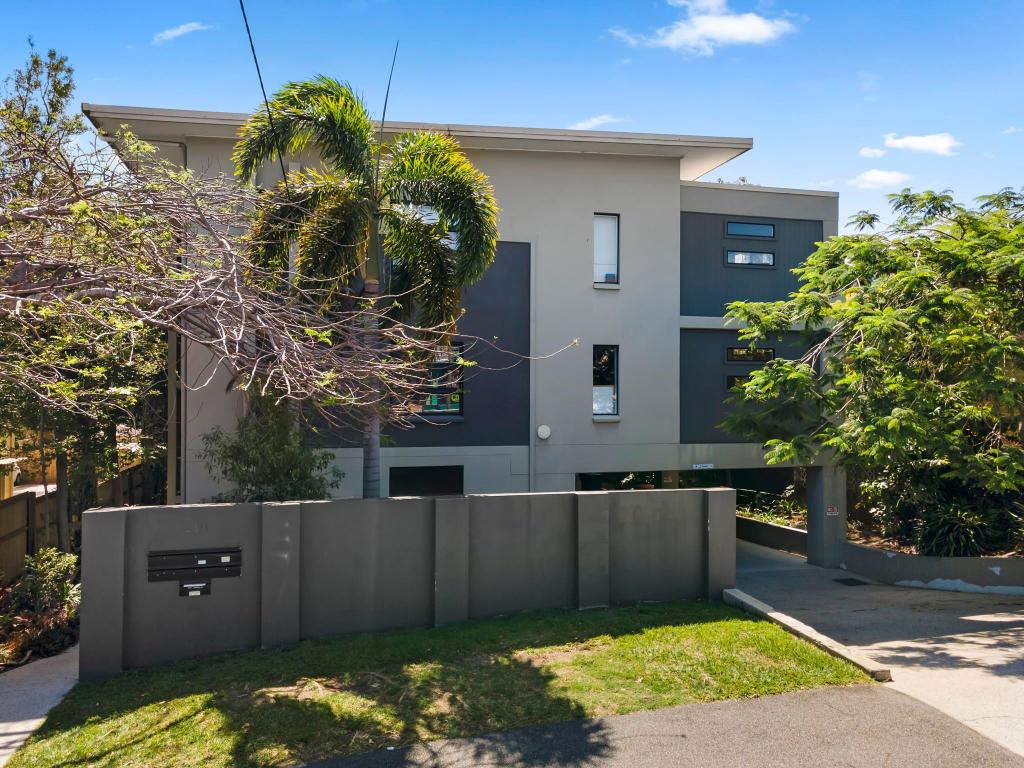 2/550 SANDGATE RD, CLAYFIELD, QLD 4011