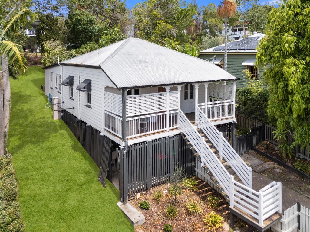 135 EMPRESS TCE, BARDON, QLD 4065