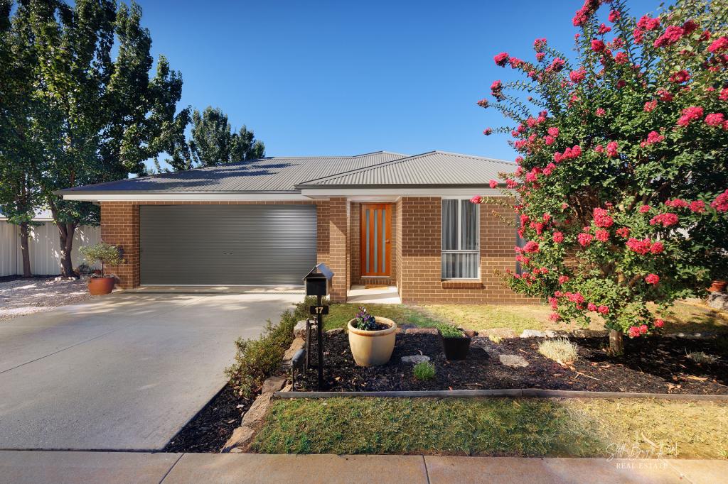 17 Whiteley Cct, Baranduda, VIC 3691