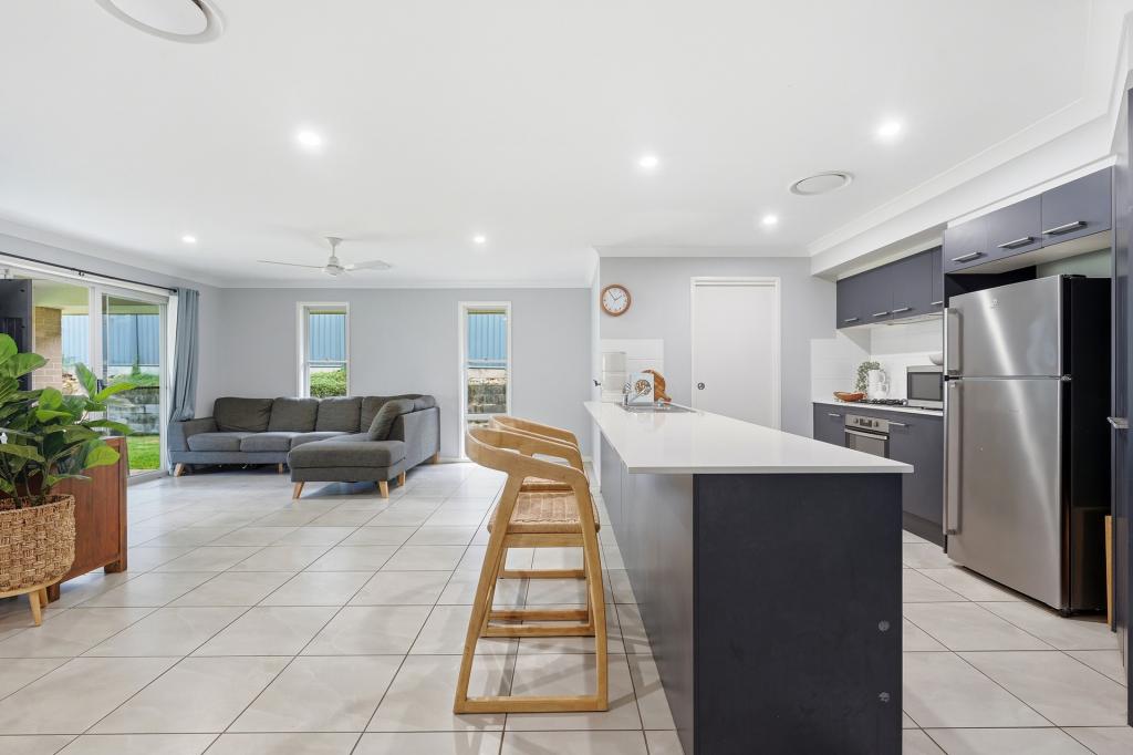 8 Flat Top Dr, Woolgoolga, NSW 2456