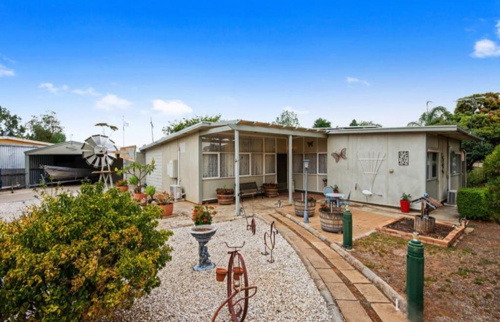 2 Tolmer Rd, Elizabeth Park, SA 5113