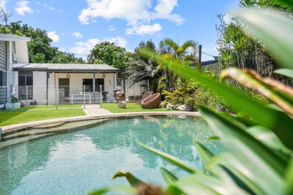 26 Maple St, Holloways Beach, QLD 4878