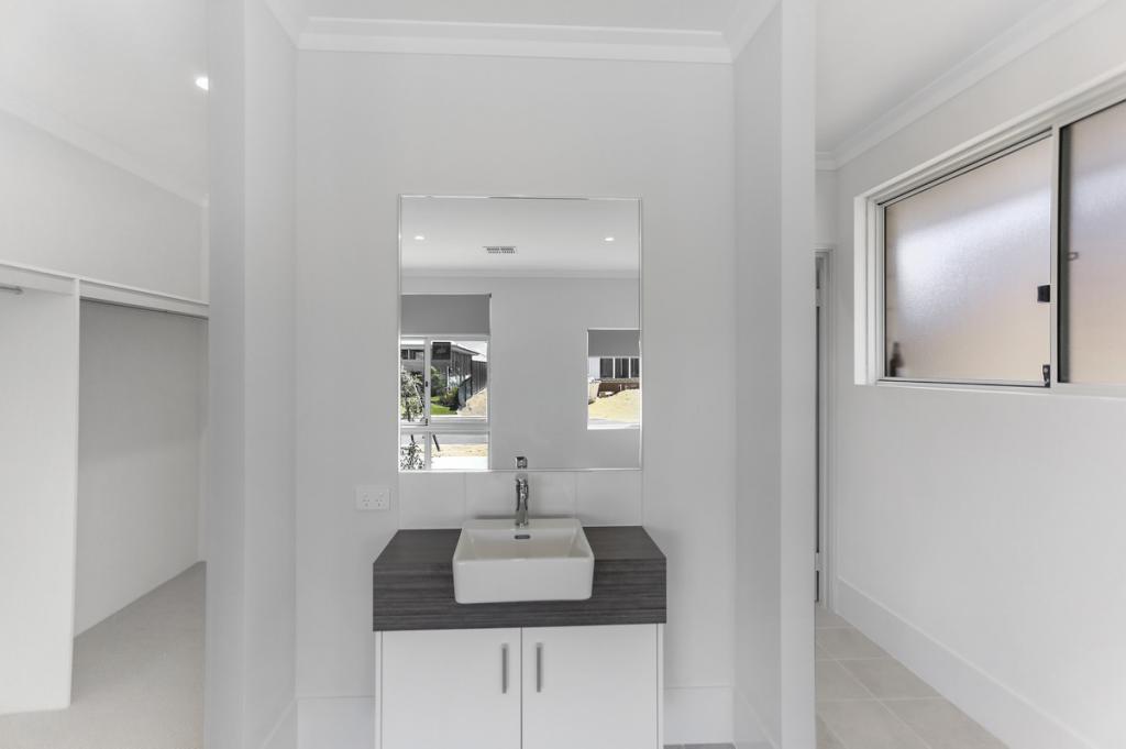 16 Pensacola Gr, Madora Bay, WA 6210