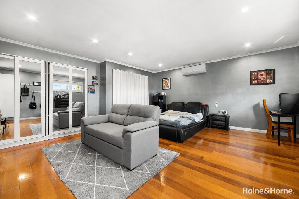 17 Honeysuckle Ave, Hillside, VIC 3037