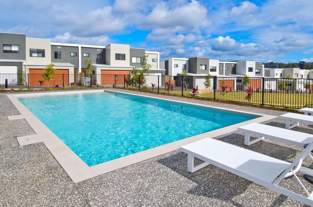 4/4 Harmony St, Pimpama, QLD 4209