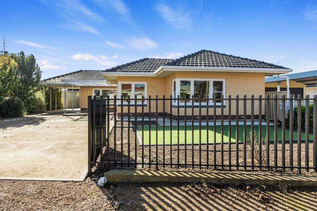 166 Bay Rd, Moonta Bay, SA 5558