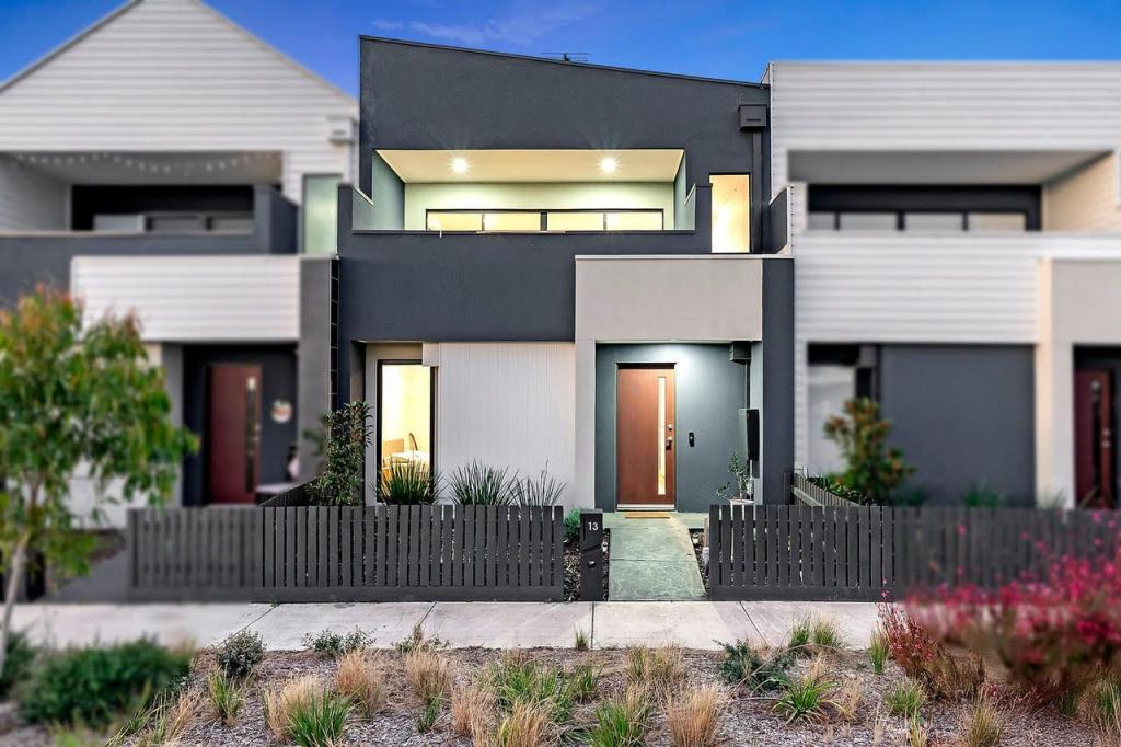 13 Guell Lane, Clyde North, VIC 3978