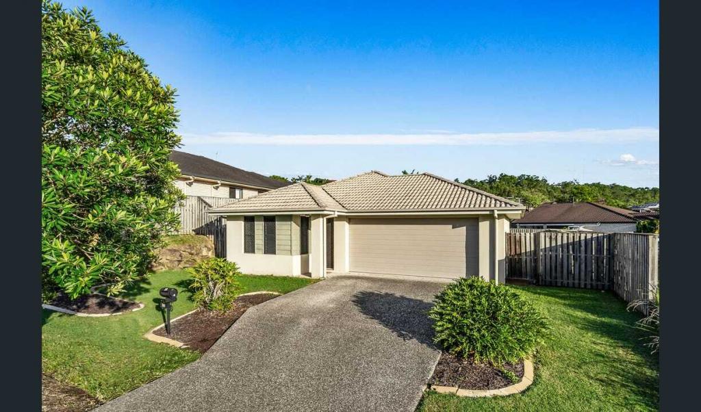 25 Hawkesbury Ave, Pacific Pines, QLD 4211