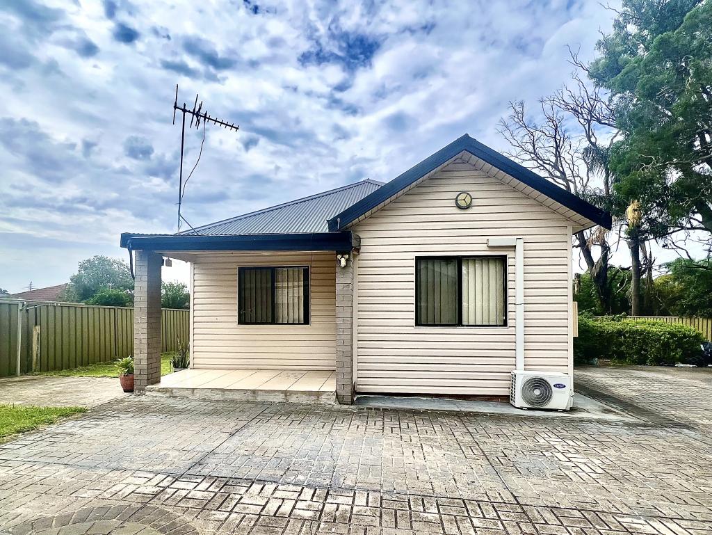 1/64a Eton St, Smithfield, NSW 2164