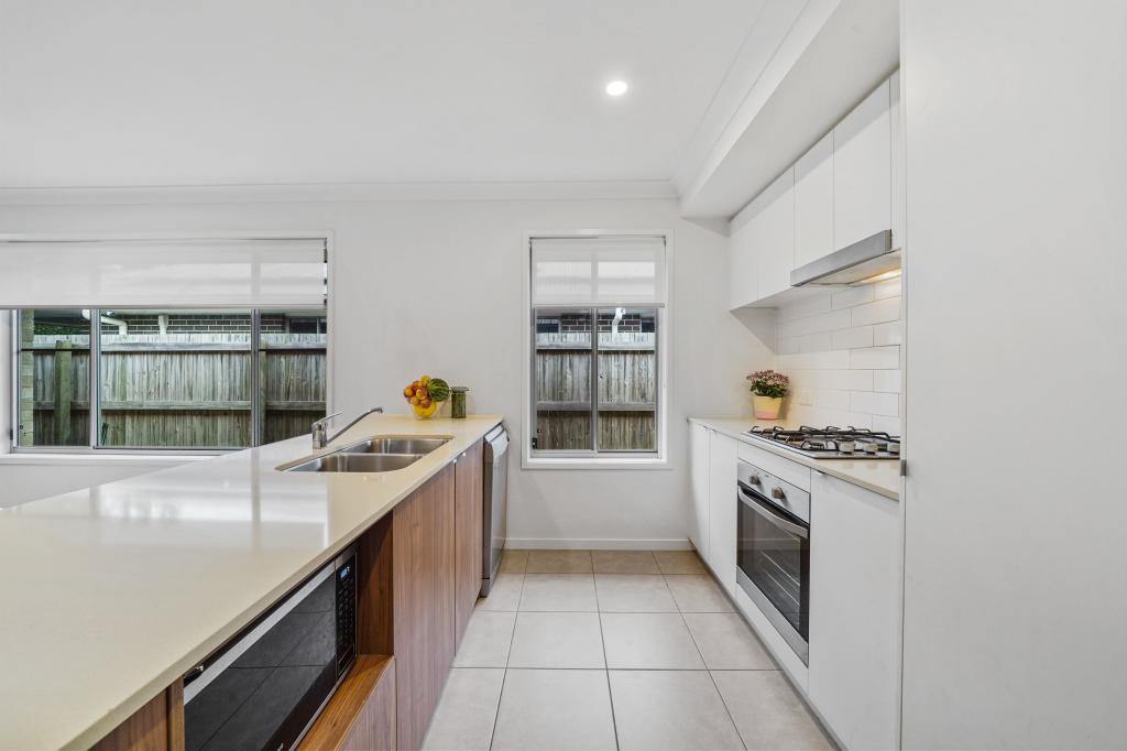 46 CHAMBERS RIDGE BVD, PARK RIDGE, QLD 4125