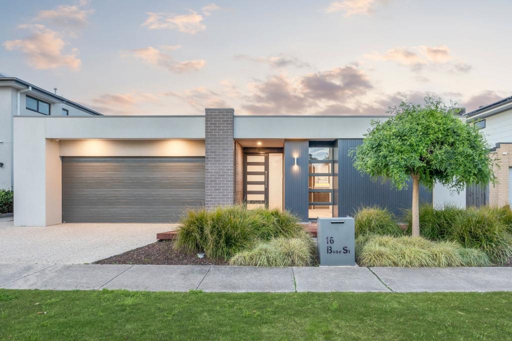 16 BOSE ST, MOUNT DUNEED, VIC 3217