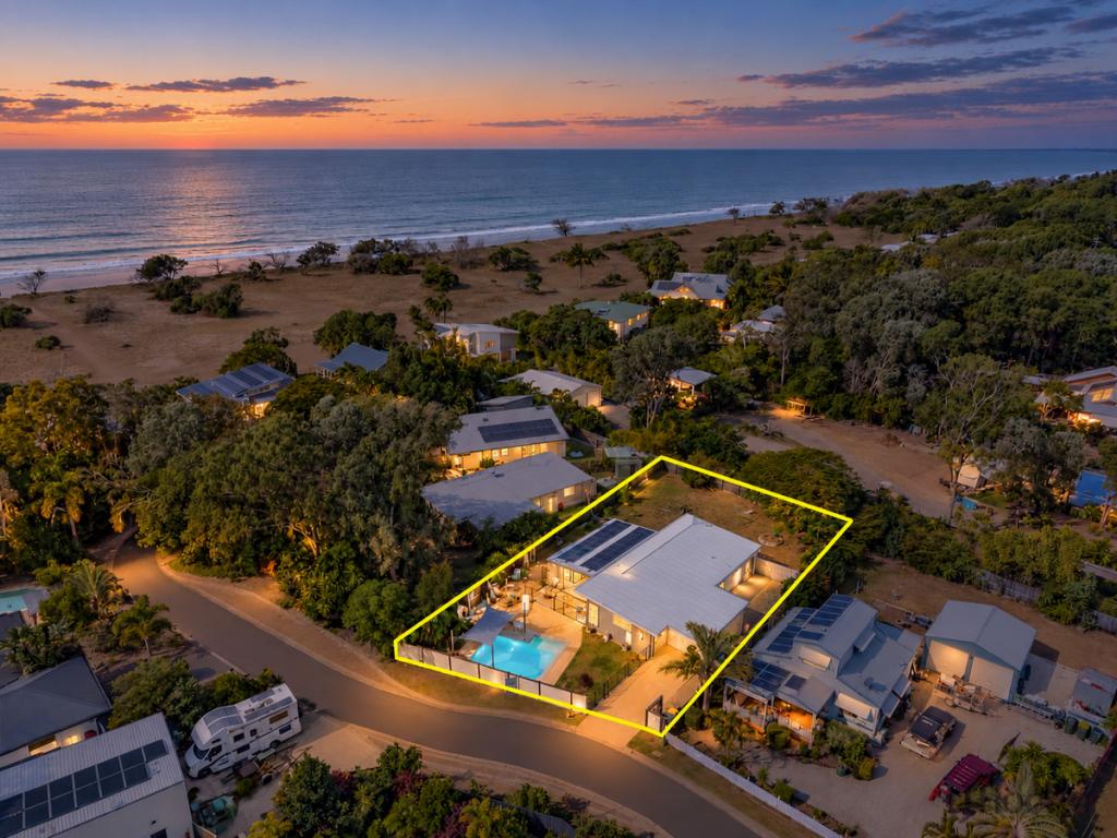 9 Ocean Ct, Moore Park Beach, QLD 4670