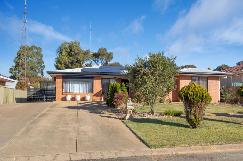 10 Berwick St, Clare, SA 5453