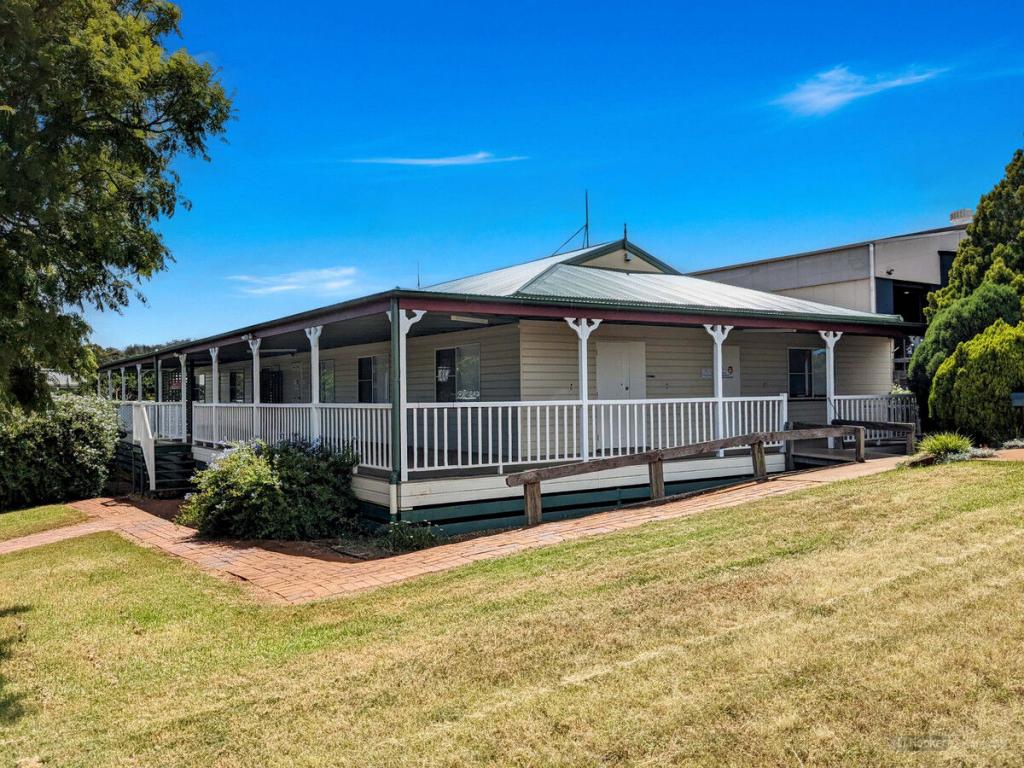 17 Freighter Ave, Wilsonton, QLD 4350