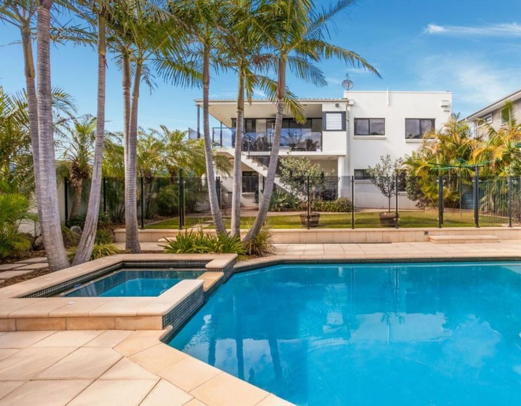 2 Juanita Ave, Towradgi, NSW 2518