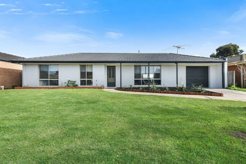 71 Gipps Cres, Cranbourne North, VIC 3977
