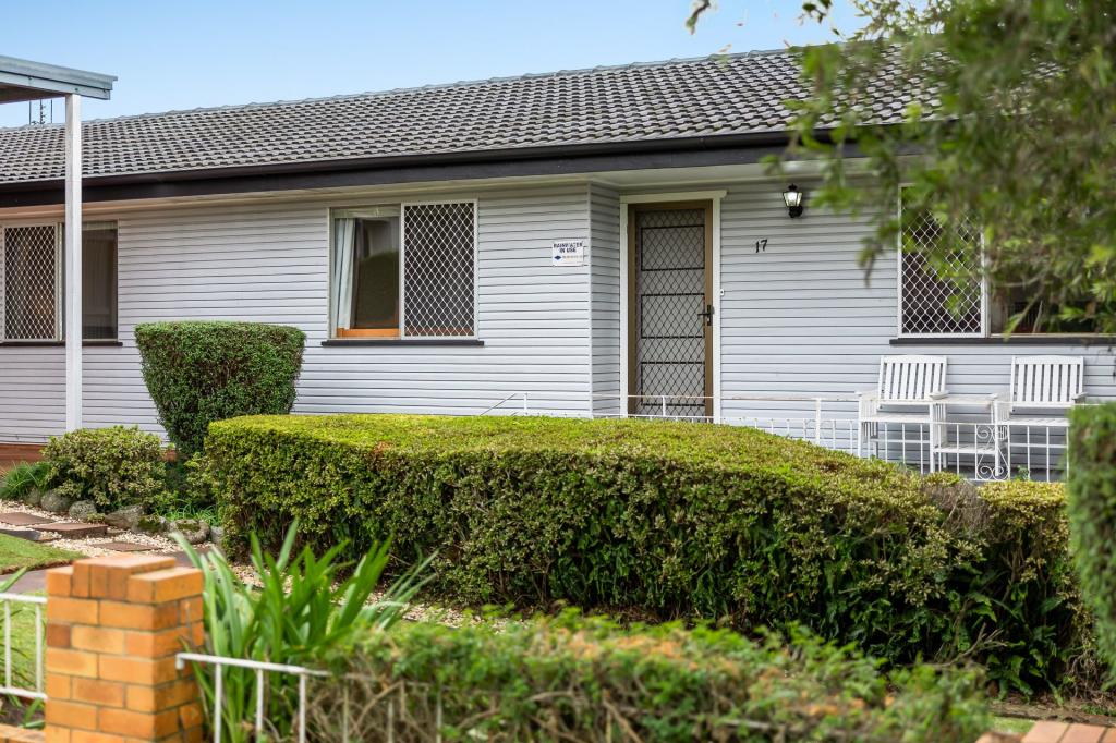 17 Loch St, Centenary Heights, QLD 4350