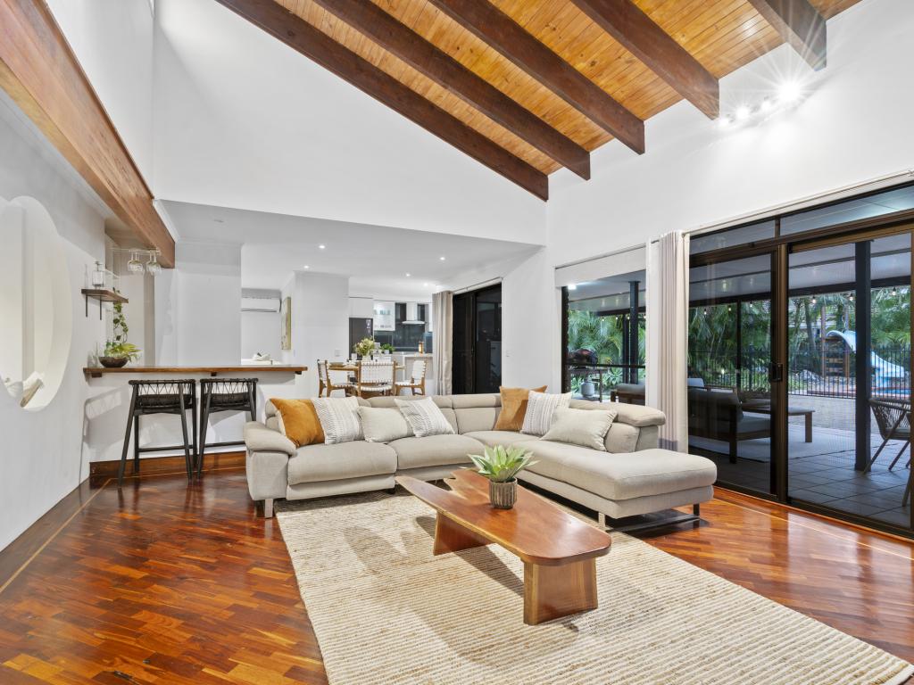 4 Mardella Ct, Mermaid Waters, QLD 4218