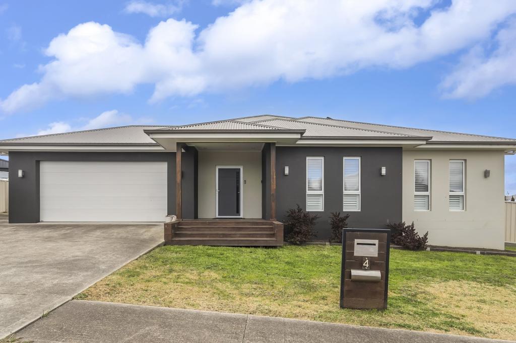 4 Fraser Cl, Goulburn, NSW 2580