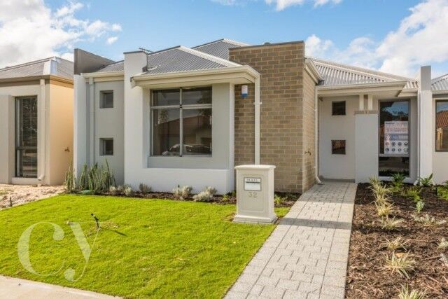 32 CORSICAN WAY, CANNING VALE, WA 6155