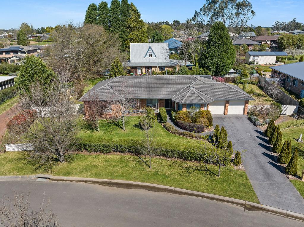 10A STABLES PL, MOSS VALE, NSW 2577