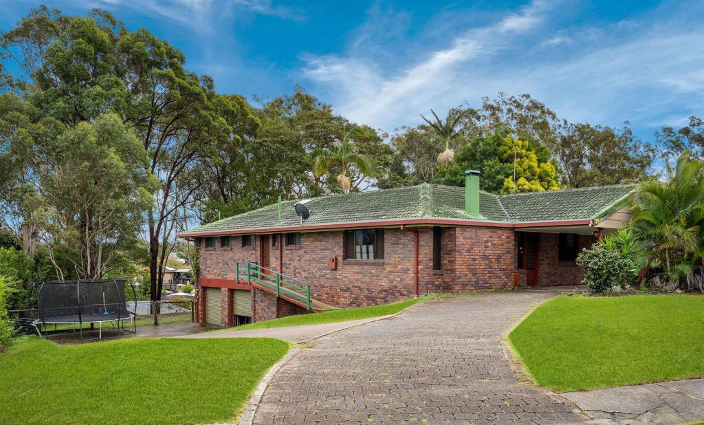 38 HILLVIEW PDE, ASHMORE, QLD 4214