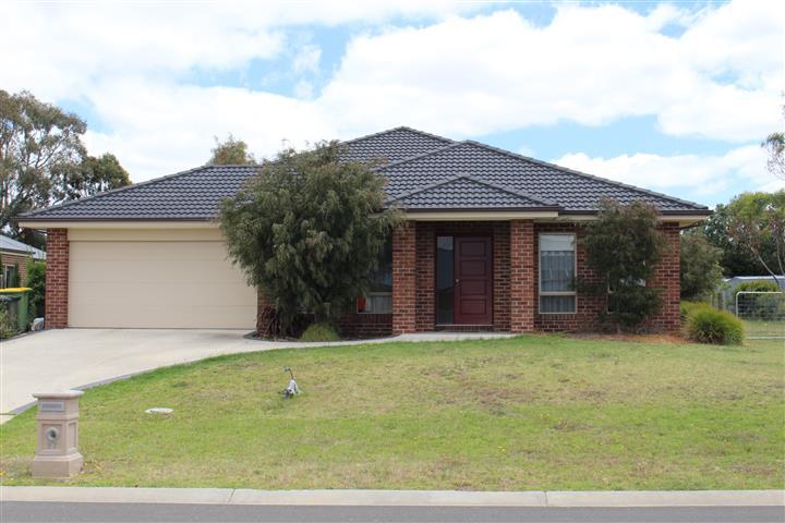 27 Bluegum Cct, Riddells Creek, VIC 3431
