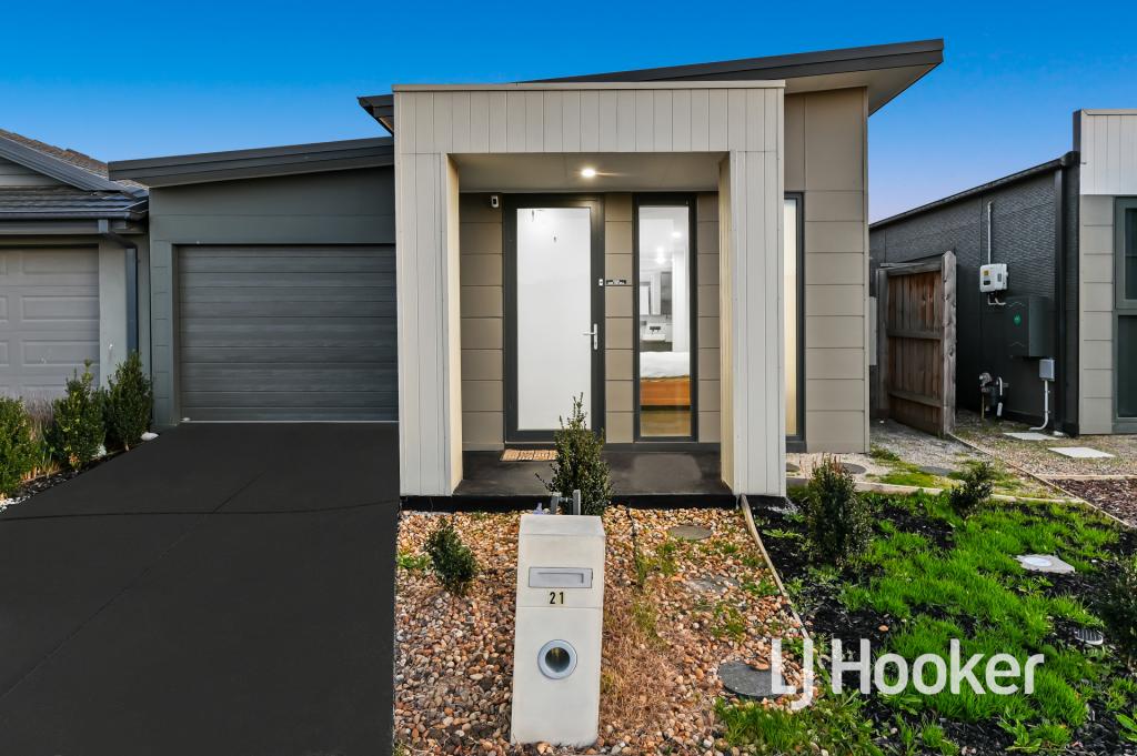 21 Freiberger Gr, Clyde North, VIC 3978