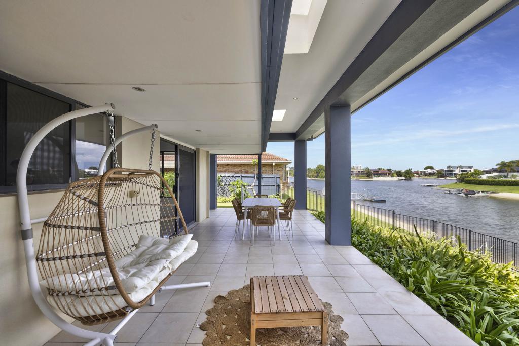 24 Wyuna St, Broadbeach Waters, QLD 4218