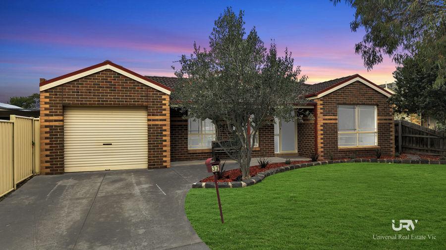 32 Lincolne Cres, Roxburgh Park, VIC 3064