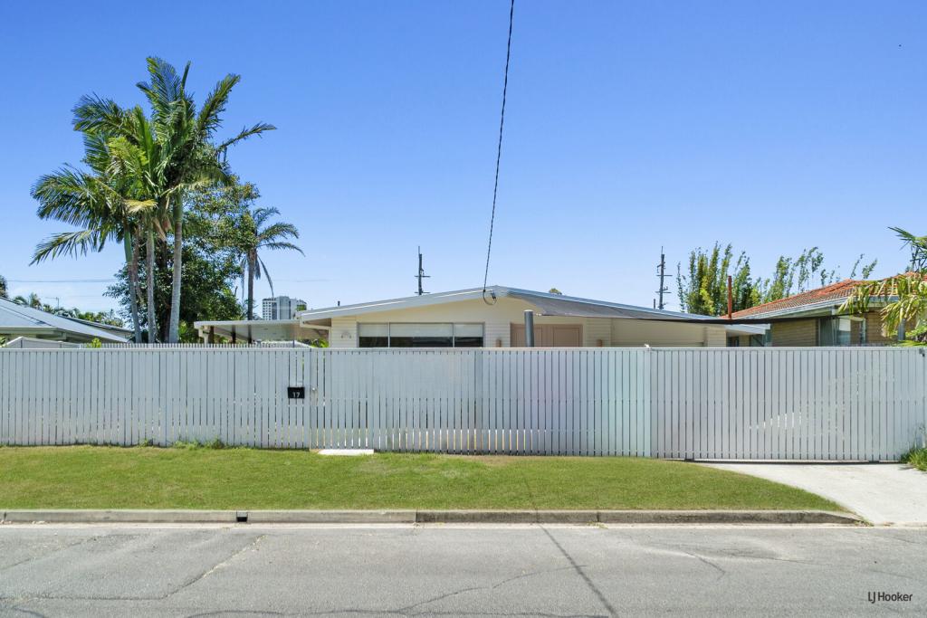 17 Flores Ave, Palm Beach, QLD 4221