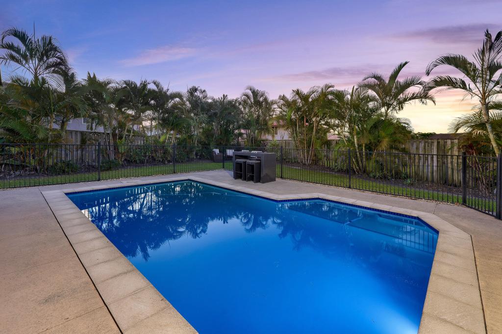 6 XAVIER PL, OXENFORD, QLD 4210