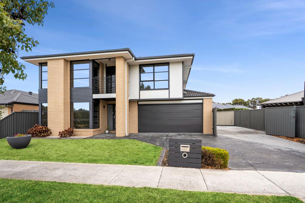 8 Eastlakes Bvd, Lara, VIC 3212