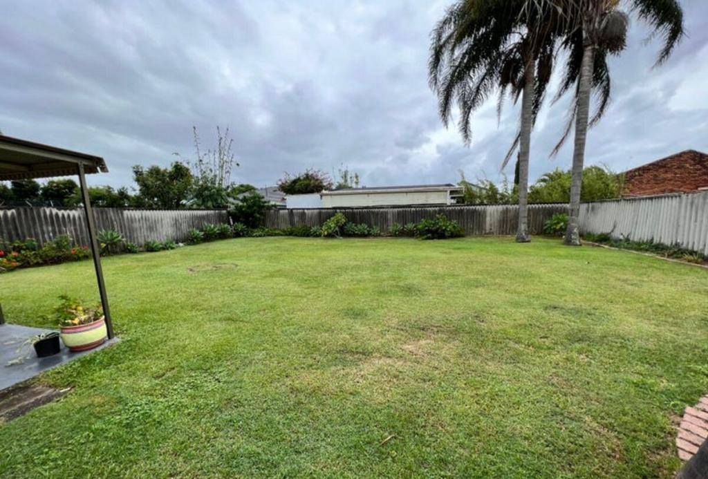 19 Honeyeater Dr, Burleigh Waters, QLD 4220