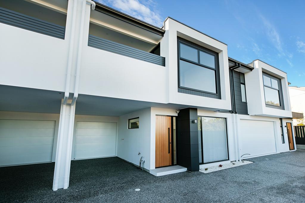 4/8 WITTON RD, PORT NOARLUNGA, SA 5167