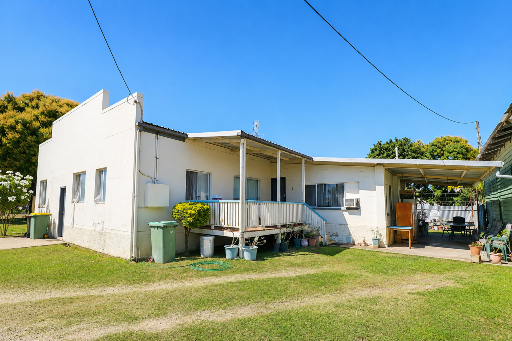 5 Fourth St, Home Hill, QLD 4806