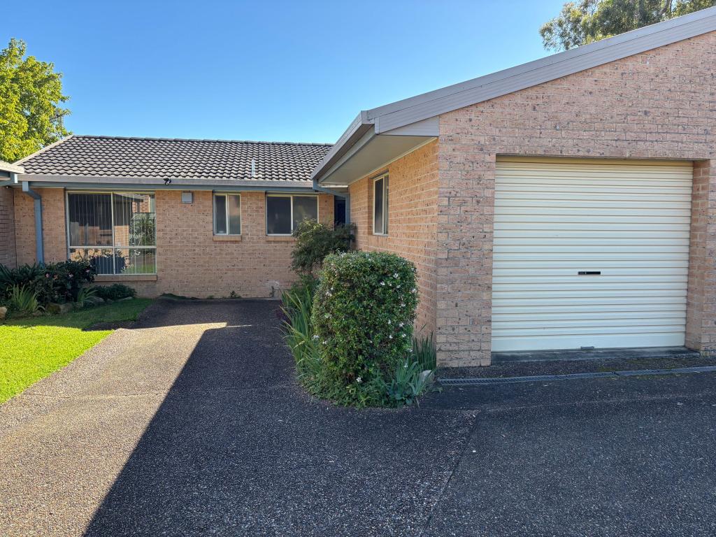 3/5 Waroo Pl, Bomaderry, NSW 2541