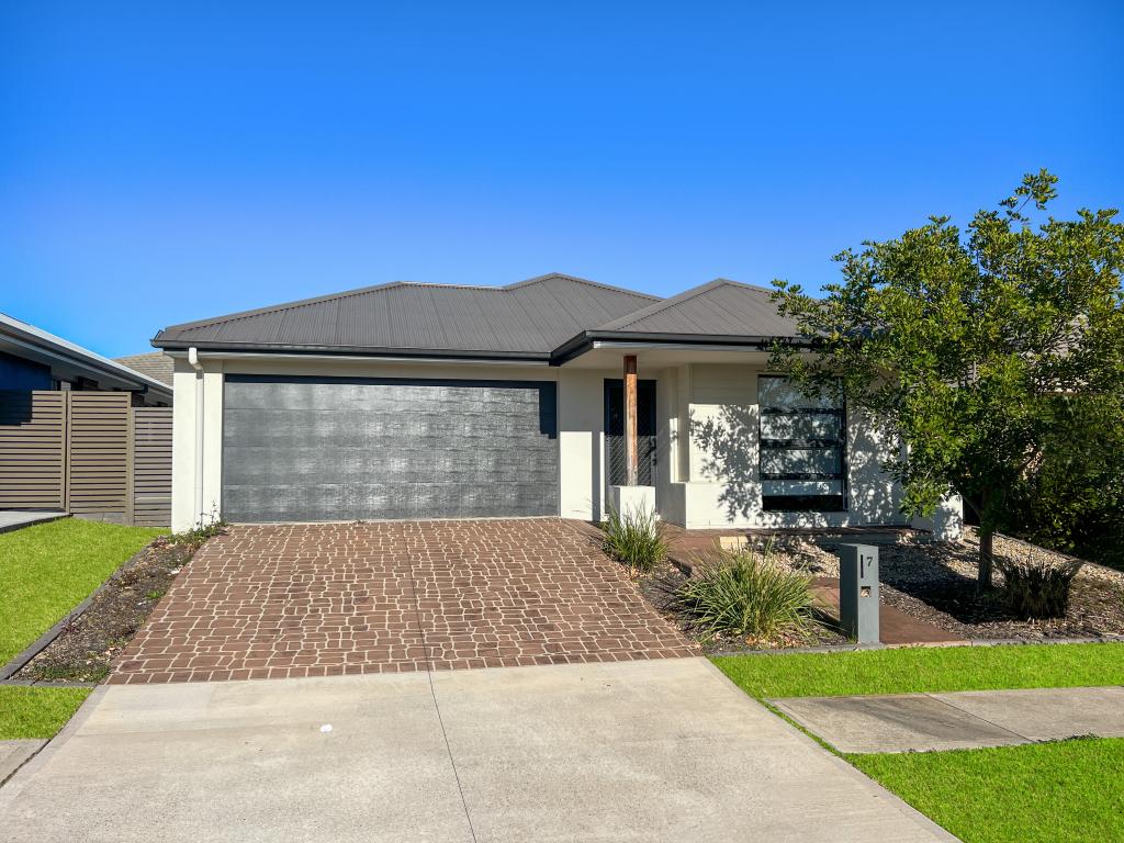 7 TARANGA ST, GLEDSWOOD HILLS, NSW 2557