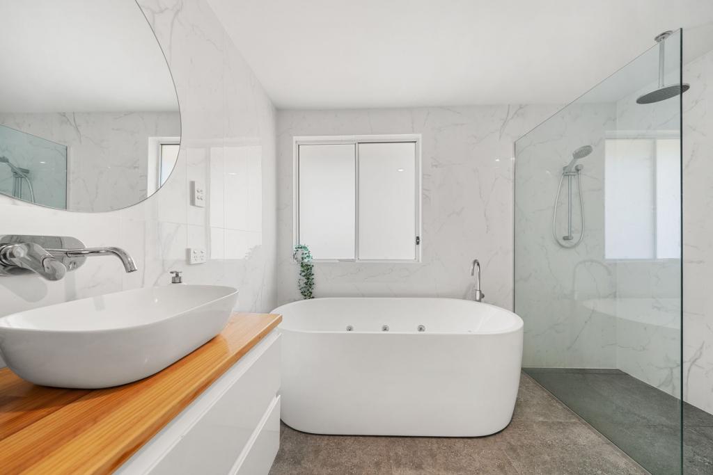 17 Shannon Pde, Berkeley Vale, NSW 2261