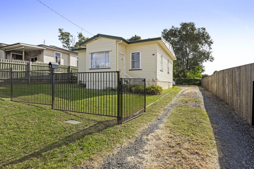 3 Vanity St, Rockville, QLD 4350