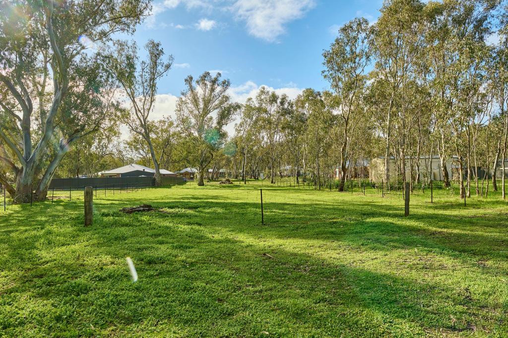 73 BENNETT ST, HEATHCOTE, VIC 3523