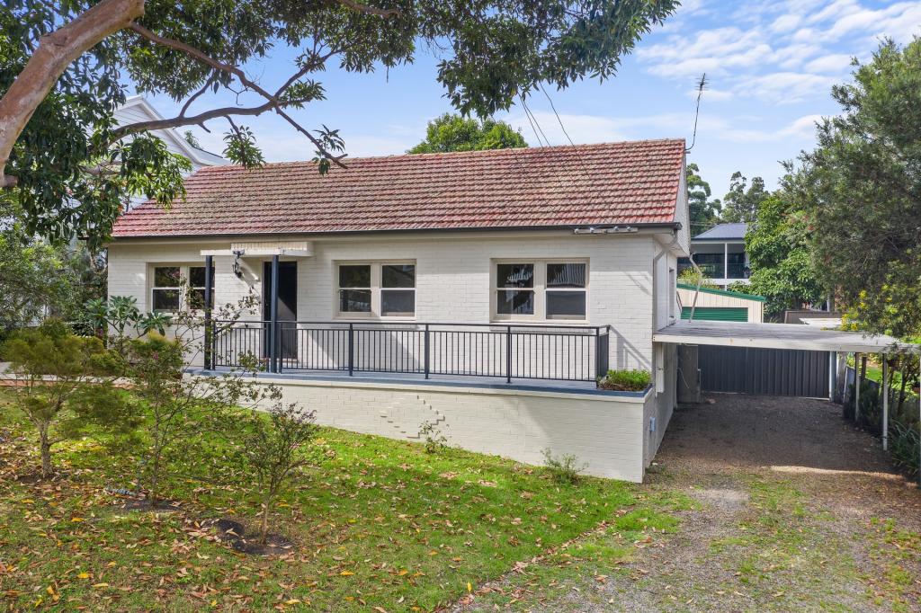 13 Booyong St, West Wollongong, NSW 2500