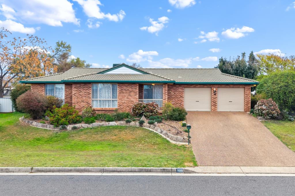 1 Ebony Cl, Hillvue, NSW 2340