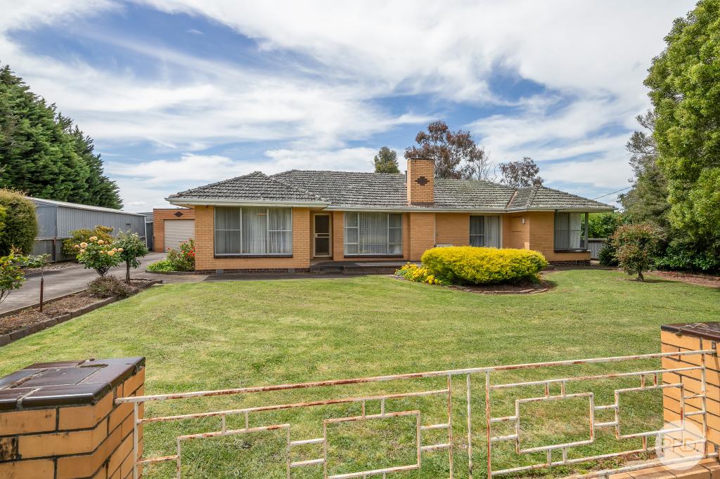 32 Cummins Rd, Mount Rowan, VIC 3352