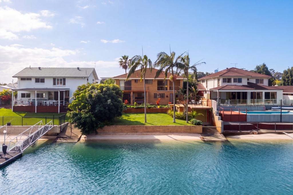 22 Bombala St, Broadbeach Waters, QLD 4218