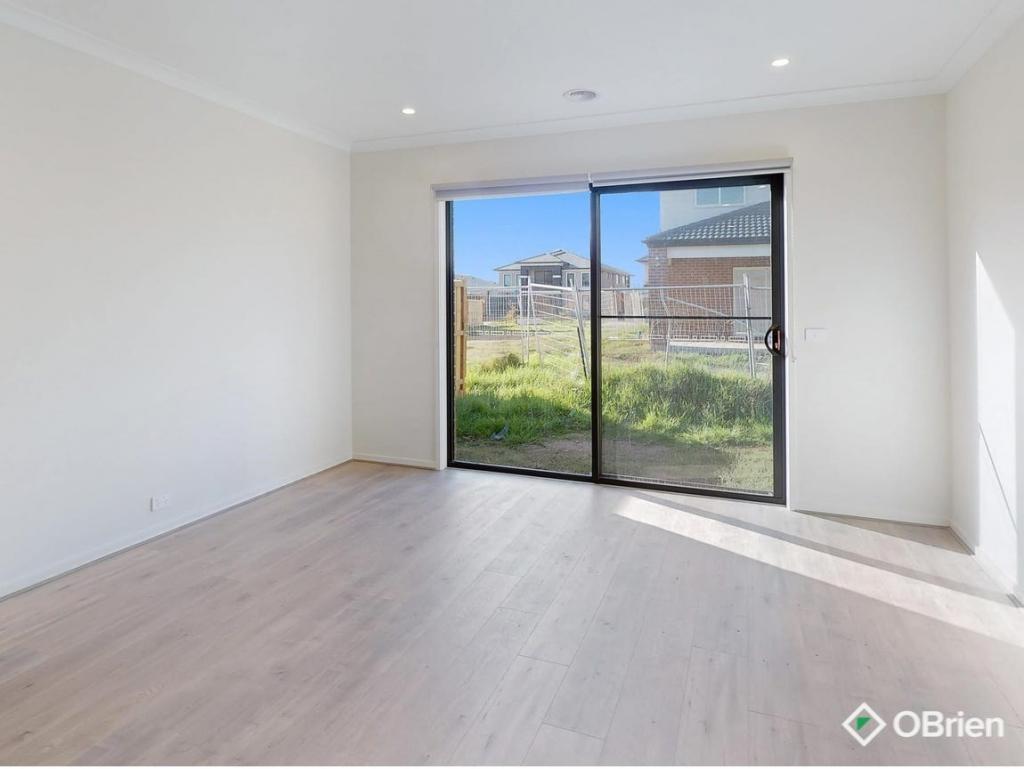 5. Chittagong Dr, Clyde North, VIC 3978