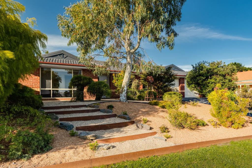 27 Fieldstone Bvd, Beaconsfield, VIC 3807