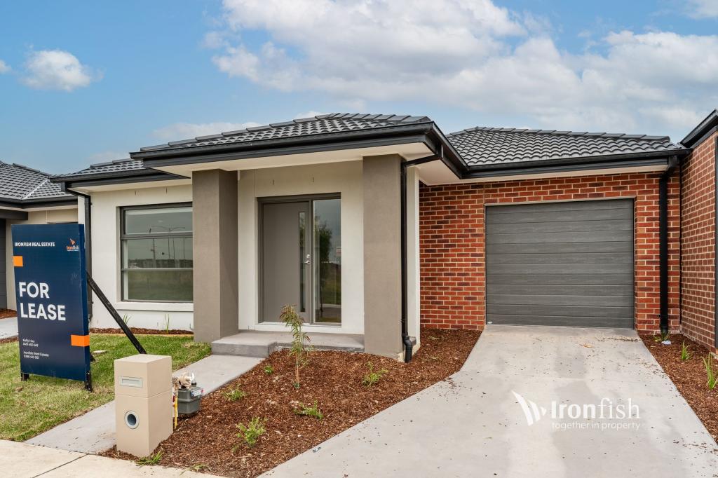 8 Handley Cres, Officer, VIC 3809