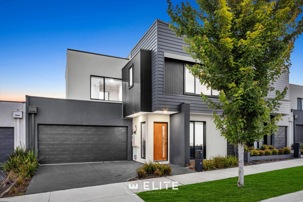 35 Graziers Cres, Clyde North, VIC 3978