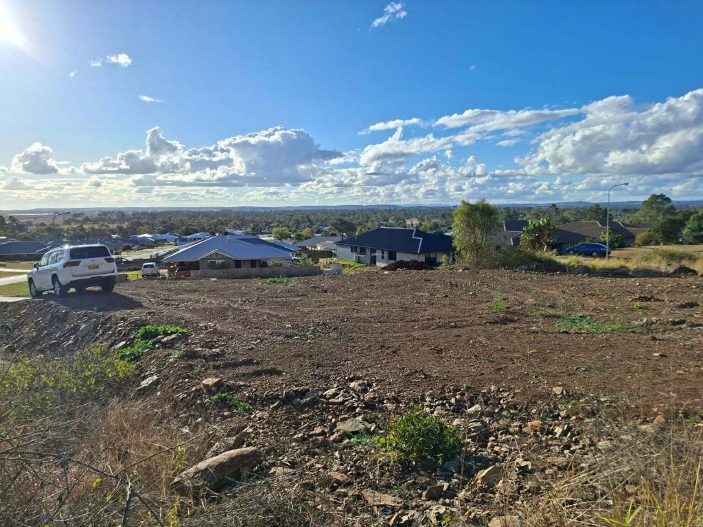 16 Mountain View Dr, Oakey, QLD 4401